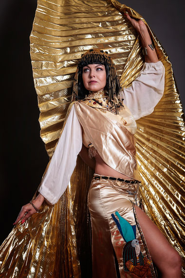 Stripperin als Cleopatra buchen - Chantal-Strip.com