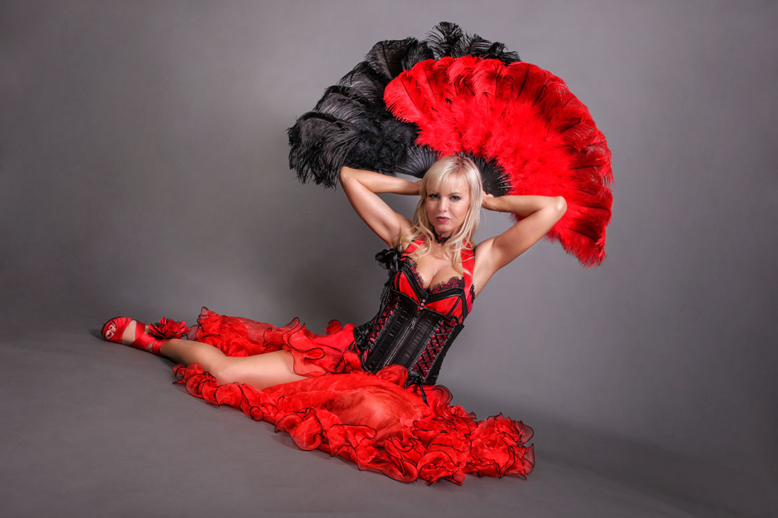 Stripperin als Moulin Rouge Tänzerin buchen